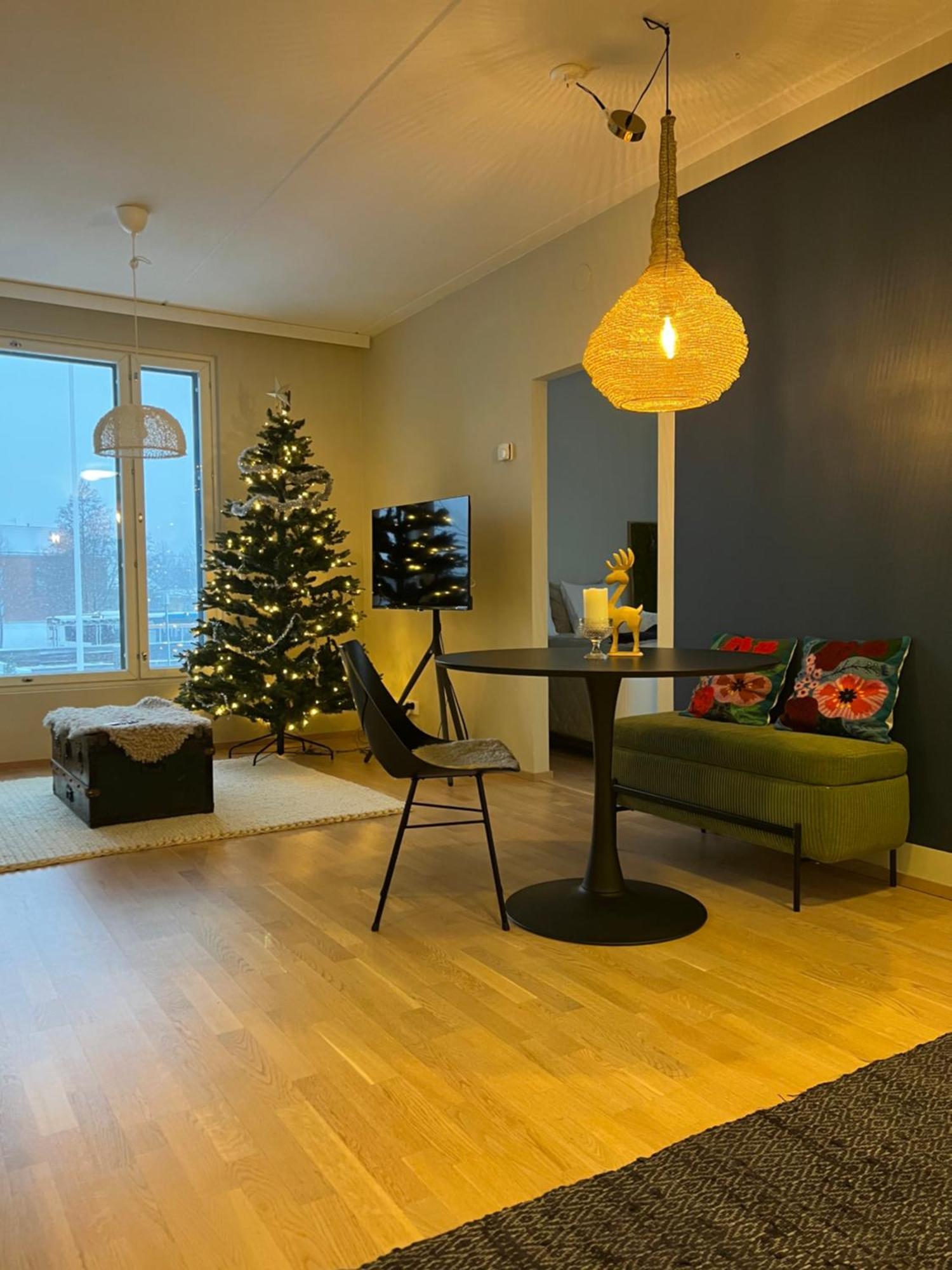 Bohemian Luxury With Private Sauna, Own Carparking, 3 Km From Airport Апартаменты