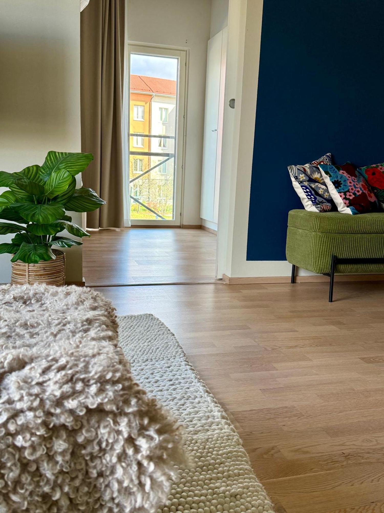 Апартаменты Bohemian Luxury With Private Sauna, Own Carparking, 3 Km From Airport